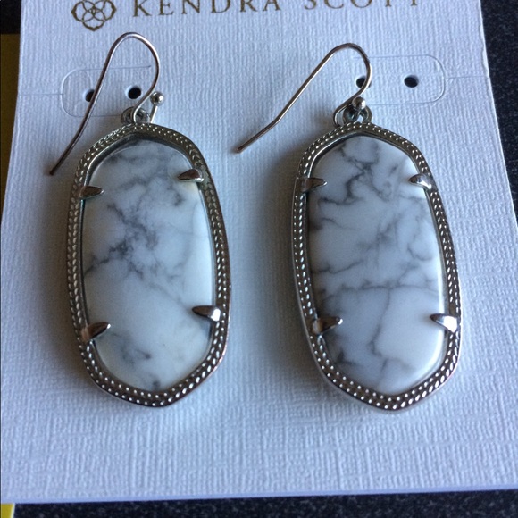 ✨RARE✨Kendra Scott White Howlite Elle Earrings - Picture 3 of 7